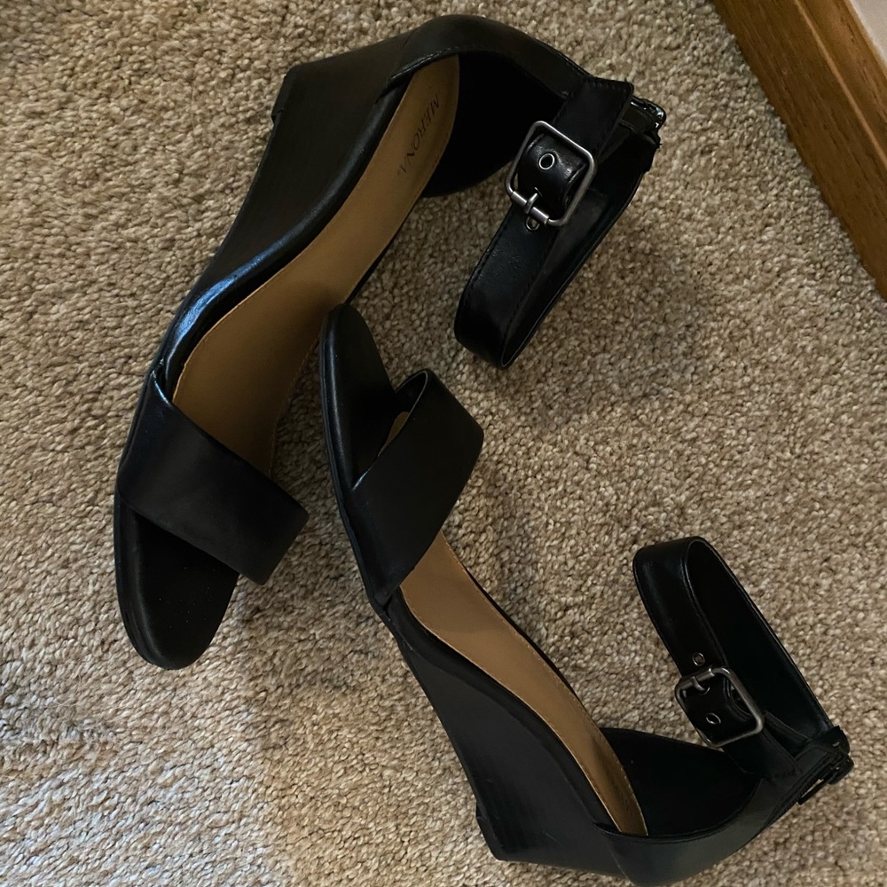 Target wedges with buckle